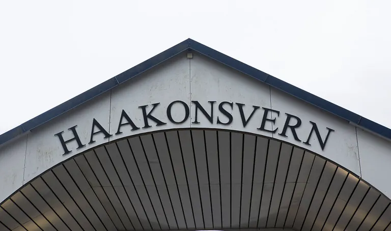 Før og etter-bilde av takfornying